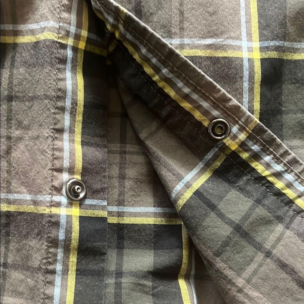 ๐ณ๏ธโ๐ Kenneth Cole Plaid Button-Up Shirt - Picture 5 of 9